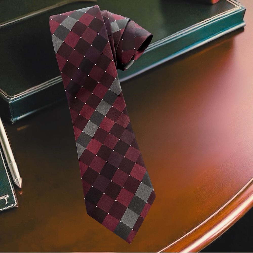 Men's Kenneth Cole Reaction Shades of Gray & Reds 100% Silk Tie